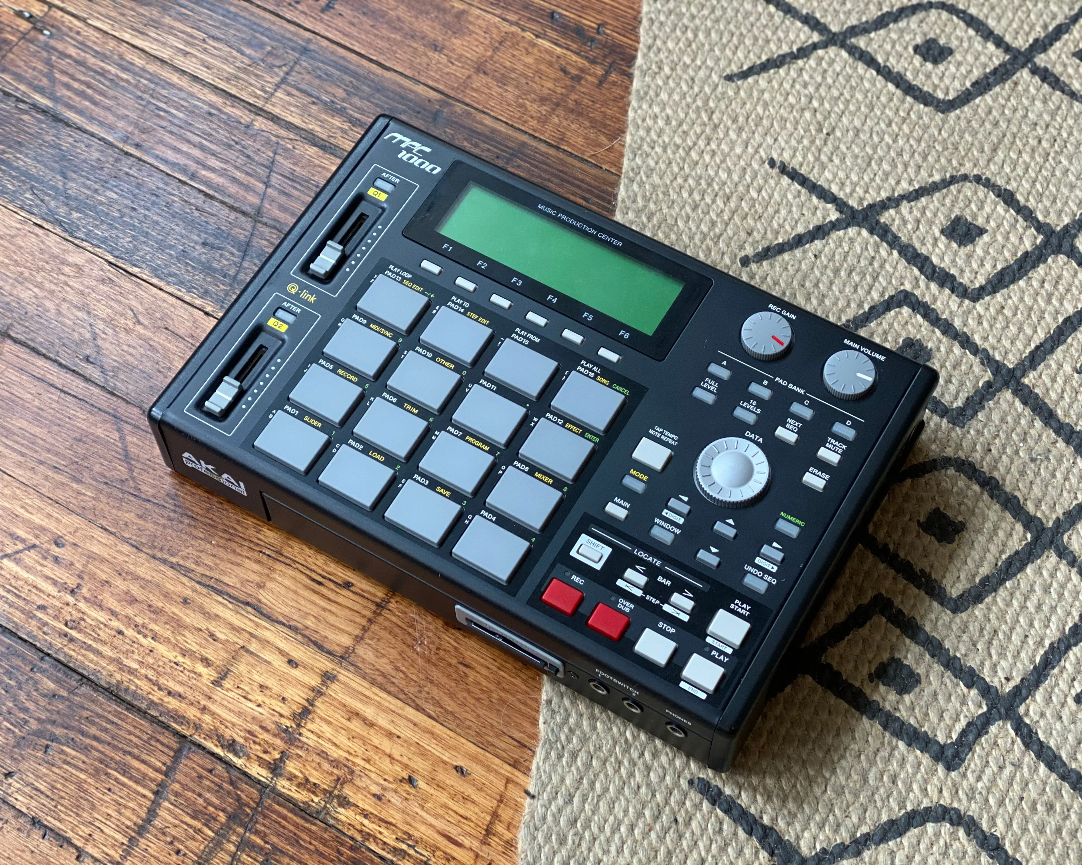 Akai MPC1000 MIDI Production Center w/ JJOS
