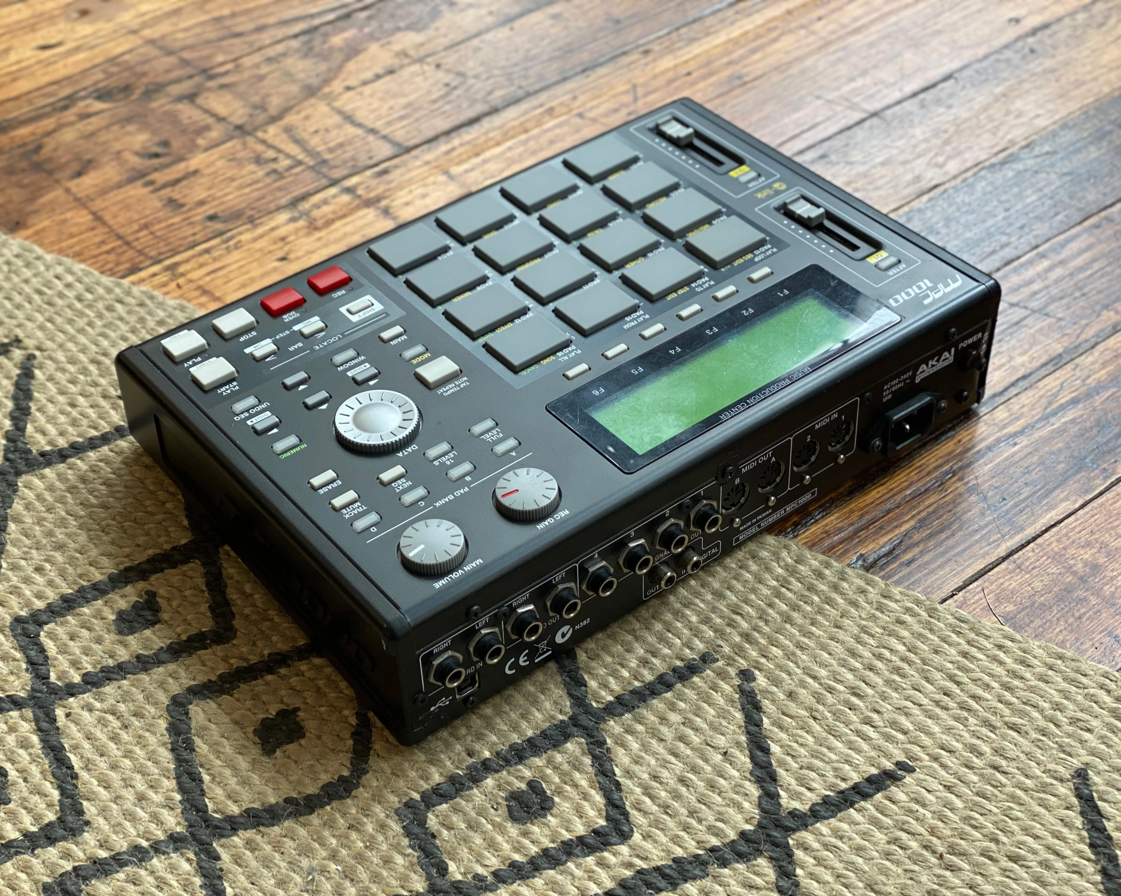 Akai MPC1000 MIDI Production Center w/ JJOS