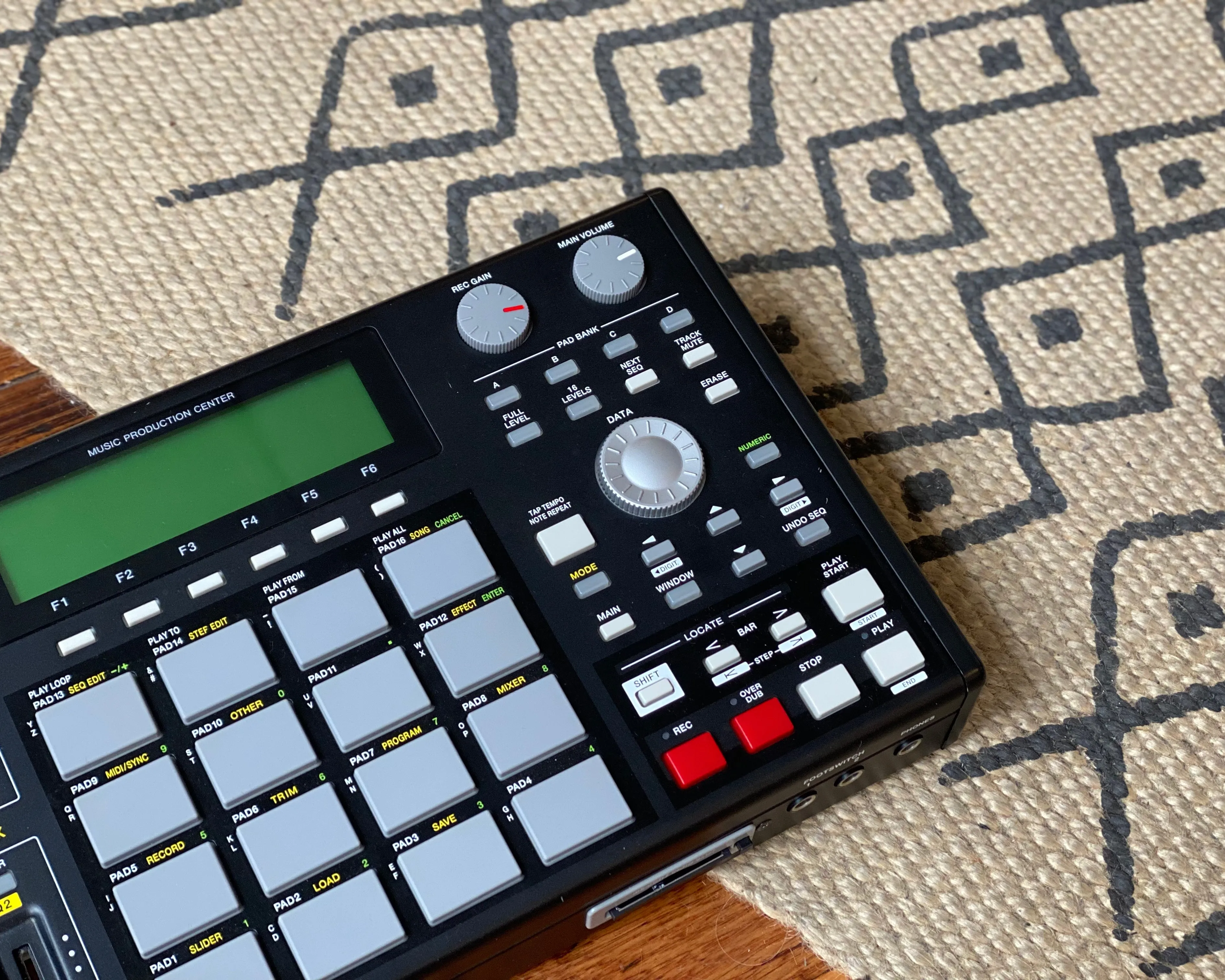 Akai MPC1000 MIDI Production Center w/ JJOS