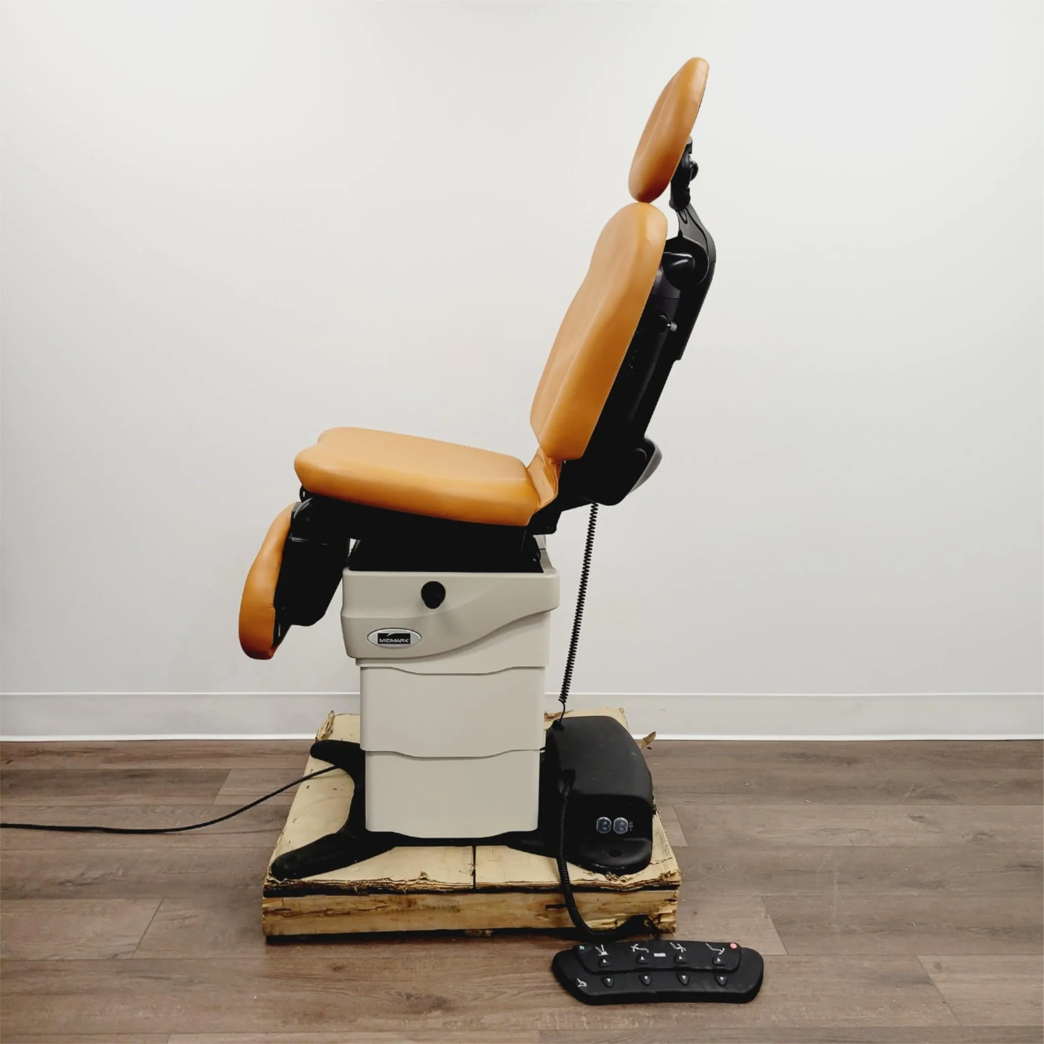 Midmark 630-010 Procedure Chair 650 LB Capacity (Reconditioned)