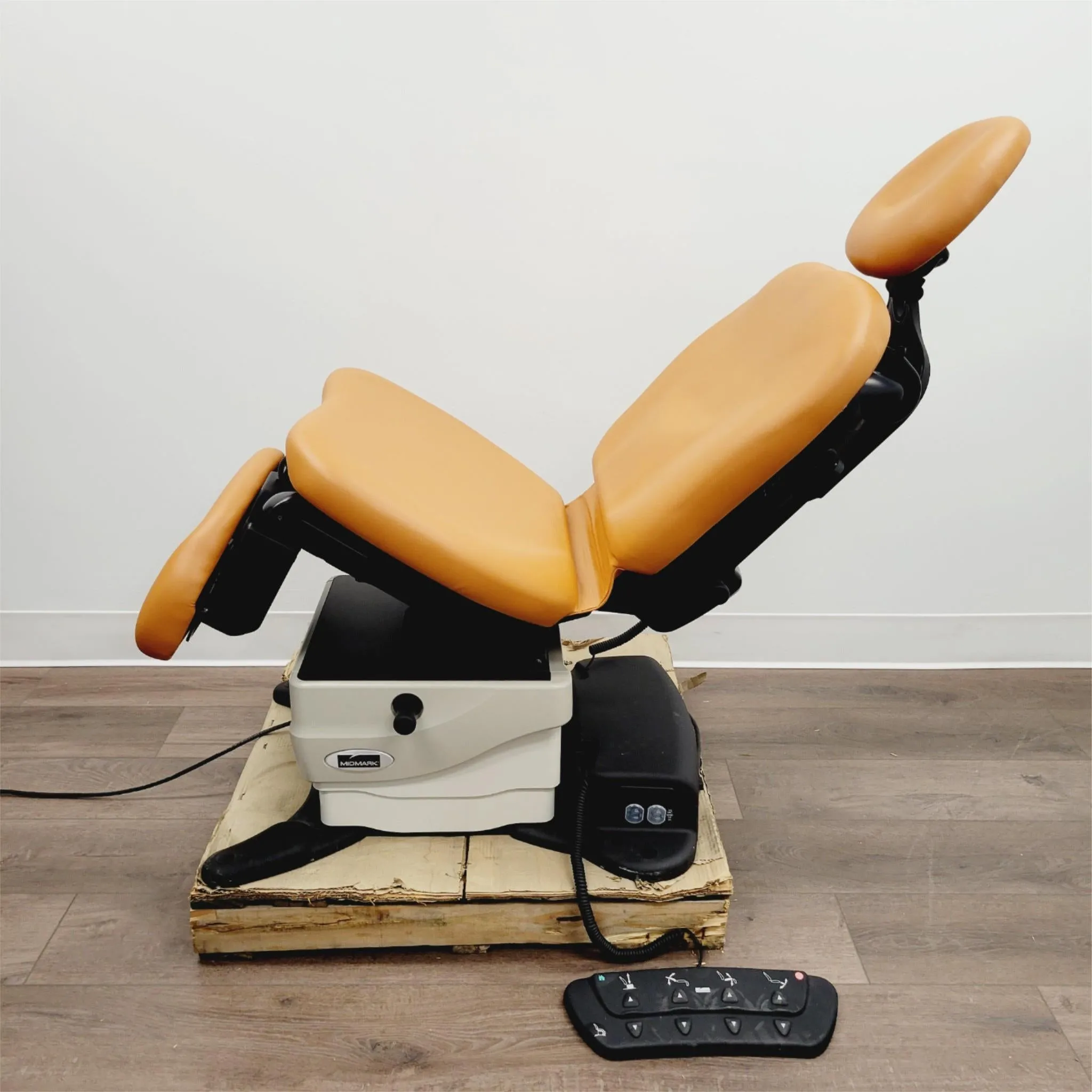 Midmark 630-010 Procedure Chair 650 LB Capacity (Reconditioned)