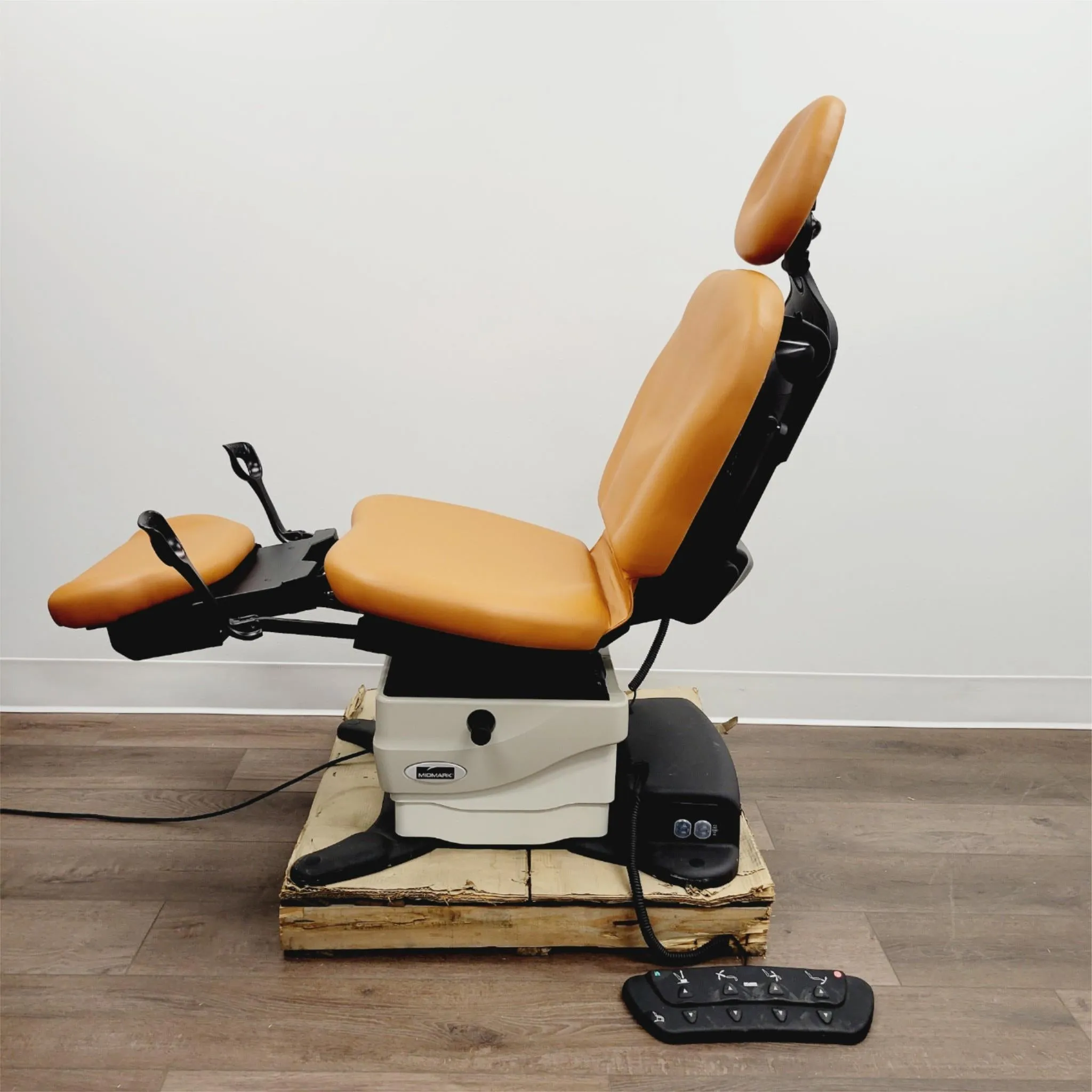 Midmark 630-010 Procedure Chair 650 LB Capacity (Reconditioned)