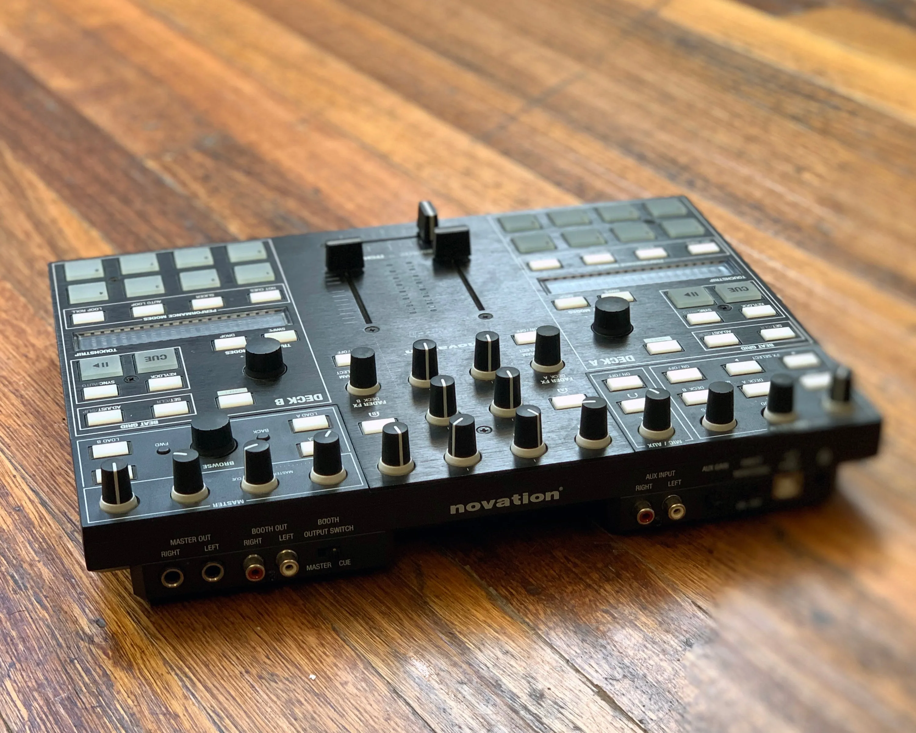 Novation Twitch Serato Controller