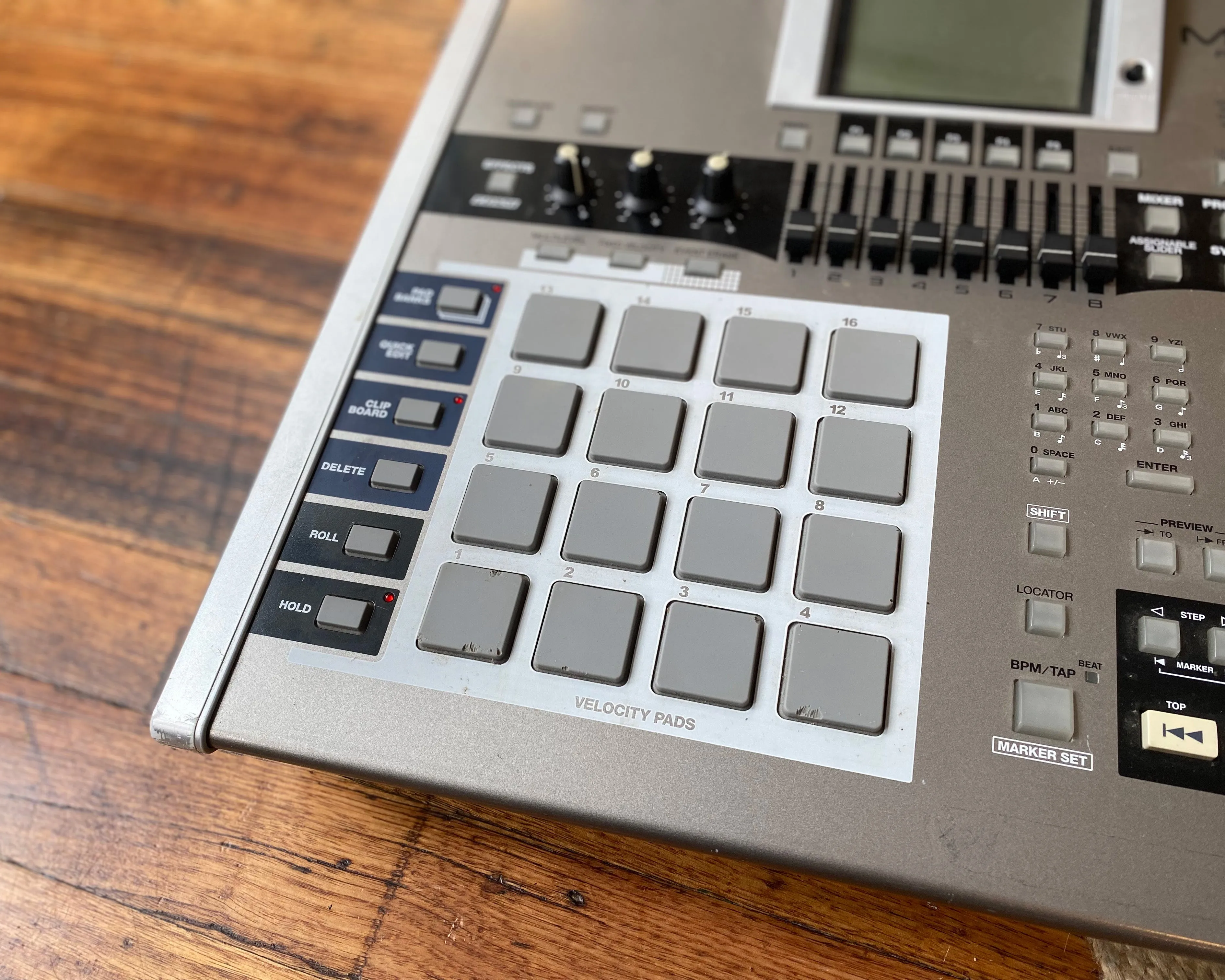 Roland MV-8000