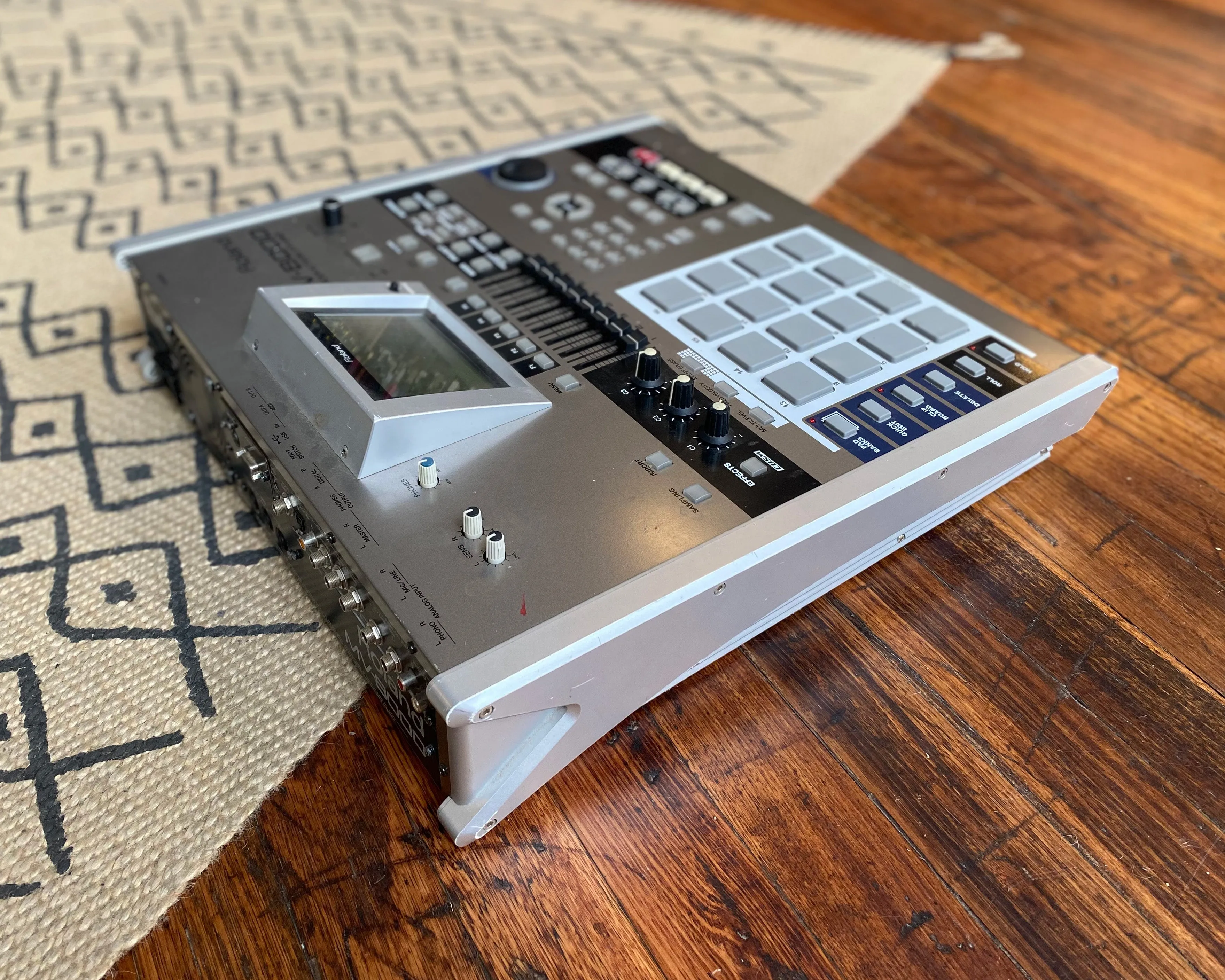 Roland MV-8000