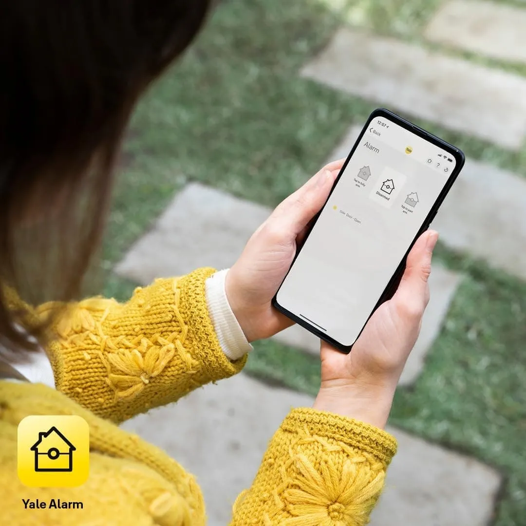 Yale IA-320 Sync Smart Home Alarm 6 piece kit. Includes Sync Alarm Hub, External Siren, 1x Door/Window Contacts, 2x PIR Motion Detector, Keypad. Works with Alexa, Google Assistant & Philips Hue